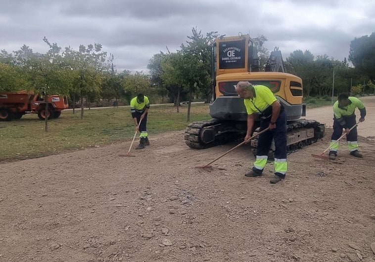 El parque del río en Mérida renueva su mobiliario y su extensa red de caminos